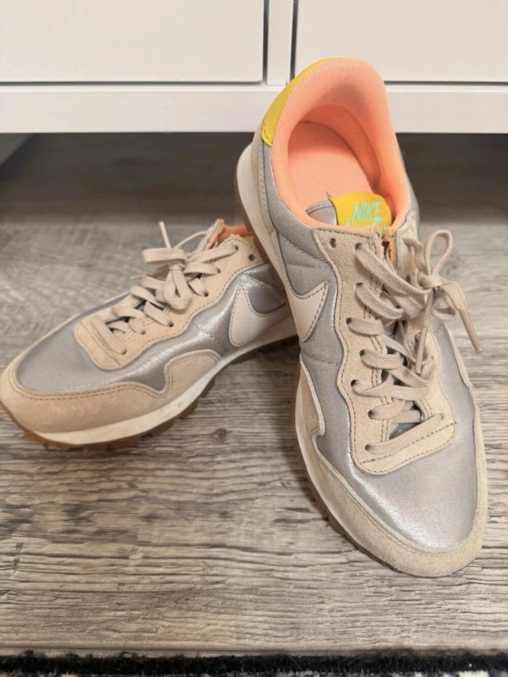 CUTE, GUC Women's Nike Air Pegasus 83 Sunset Glow Sneakers Size 7